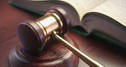 Aveva una relazione con una alunna di 17 anni: prof condannato e destituito