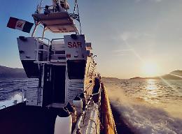 Sbarco a Pozzallo di 147 migranti. Sindaco: «Le vite in mare vanno salvate»