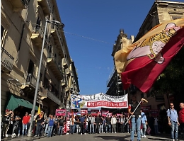 Palermo in strada contro il caro-bollette