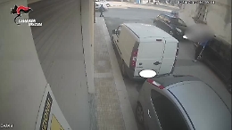 Avola, il video della brutale aggressione all'operaio