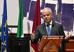 Migranti, flussi regolari e pugno duro con le Ong: il Viminale detta la linea