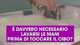 Ma è davvero necessario lavarsi le mani prima di toccare il cibo?