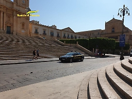 Noto: blitz della Gdf in residenza per anziani: c'erano 5 lavoratori in nero su 7