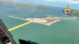Acqua alta a Venezia, su le barriere del Mose