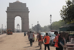 Delhi: inquinamento, chiuse scuole 'qualità aria pericolosa'