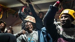 Rise Above, via libera allo sbarco. L'annuncio a bordo e le urla di gioia dei migranti