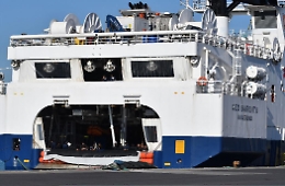 Tre migranti si gettano in mare, sale la tensione a bordo della Geo Barents