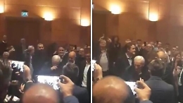 Standing ovation per Gigi Riva alla prima del &laquo;suo&raquo; film e lui si commuove