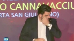 Tre stelle Michelin a Cannavacciuolo con Villa Crespi e lo chef piange: «Lo dedico a mia moglie»