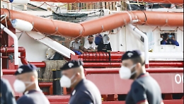 Migranti, il pugno duro del Governo contro le Ong: sanzioni e sequestri