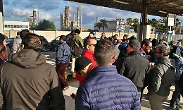 Sciopero petrolchimico, il tavolo del governo manda in tilt l’unità sindacale: Uil si sfila