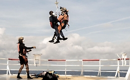 L'Ue avverte l'Italia: «Nell’obbligo di salvare vite in mare non c'è differenza tra le navi Ong e le altre»