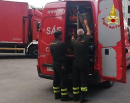 Esplosione per una fuga di gas in un capannone a Palermo: tre feriti