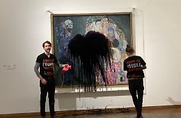 Vernice nera su capolavoroi di Klimt: l'utima follia ambientalista