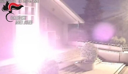 Vestito di nero dava fuoco alle chiese: arrestato