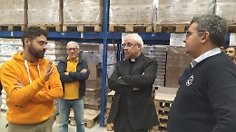 Arcivescovo di Catania Renna in visita al Banco Alimentare: «C'è bisogno di un supplemento di carità»