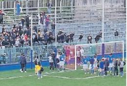 Siracusa, giocatori minacciati dopo la sconfitta: arrestati sei ultras (e altri dieci denunciati)