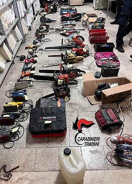 "Bazar" di merce rubata nel Trapanese: un arrestato e 11 indagati