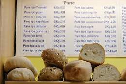 Il taglio dell'Iva su pane, pasta e latte? "Vale" 22 euro l'anno per le famiglie