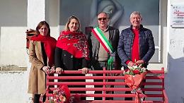 Aragona: il Comune dedica la panchina rossa alle donne vittime di violenza