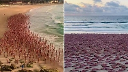 Australia, 2.500 persone nude in spiaggia per sensibilizzare sul cancro alla pelle