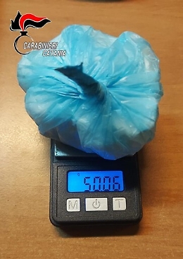 Catania, negli slip 50 grammni di cocaina per fare 300 dosi e guadagnare 3 mila euro: arrestato pusher