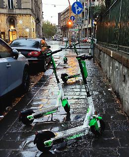 Monopattini, Catania ci scommette ancora: mille mezzi, casco obbligatorio e tolleranza zero sugli abbandoni