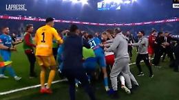 Russia, botte da orbi nel match tra Spartak Mosca e Zenit San Pietroburgo