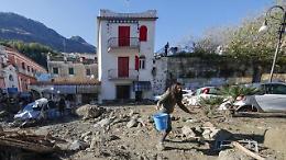 Recuperata l'ottava vittima dell'alluvione, le prime chiamate al 112: «Aiuto, c'è stata una frana grossa, non posso uscire»