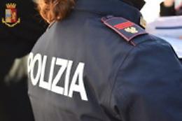 Un poliziotto libero dal servizio sventa una rapina, ferito