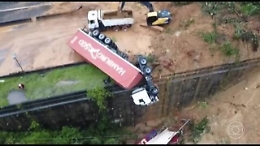 Enorme frana in Brasile seppellisce auto: decine di dispersi e almeno 2 morti