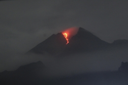 Indonesia: erutta vulcano, allarme tsunami in Giappone