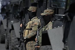 El Salvador: 10mila soldati circondano la città delle gang