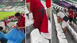 I tifosi del Marocco imitano quelli giapponesi e puliscono gli spalti dopo il match con la Spagna