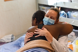 Migranti, evacuata dalla Geo Barents donna che ha partorito a bordo