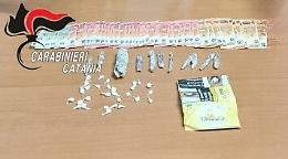 Al tavolo da gioco con droga negli slip: arrestato 25enne