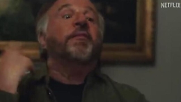 La battuta di De Sica sul vino abruzzese (è una m...) fa arrabbiare tutti. Il Consorzio: «Ci offende»