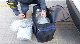 Messina, la droga sulle ambulanze e i fornitori catanesi: maxi retata con 54 arresti