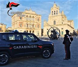 Le botte ad uno straniero a Grammichele, gli scippi a Marina di Ragusa e Scoglitti: arrestata la baby gang