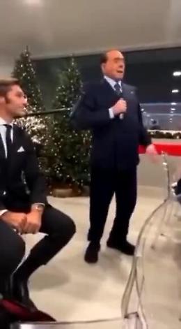 Berlusconi, la cena del Monza e il pullman di tr**e