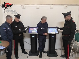 Gioco abusivo in sale scommesse nel Catanese: 4 titolari denunciati