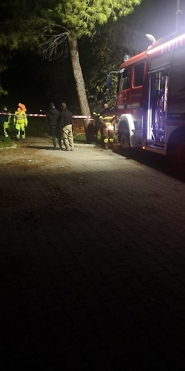 Lentini, donna trovata morta carbonizzata: accanto ancora la legna fumante