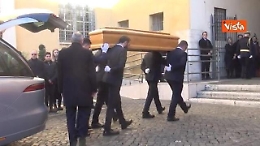 L'arrivo del feretro di Mihajlovic in Campidoglio per la camera ardente