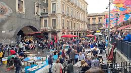La Pescheria di Catania, spettacolo straordinario tra storia e folklore: ecco come si è trasformata anche nel cuore della movida
