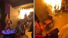 Albero di Natale prende fuoco in un ristorante a Londra: 300 evacuati