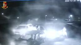 La polizia di Catania intercetta a Belpasso tre uomini pronti a fare una rapina: le concitate fasi dell'arresto (video)