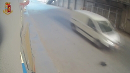 Da Napoli a Catania per rubare farmaci oncologici: il video del furto