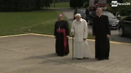 Ratzinger, lo storico abbraccio a Castel Gandolfo con Papa Francesco