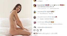 Bianca Balti nuda sui social mostra le cicatrici della mastectomia preventiva