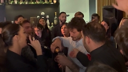 Belen e Stefano De Martino, Capodanno d'amore (e di affari) a Napoli: canzoni e brindisi
